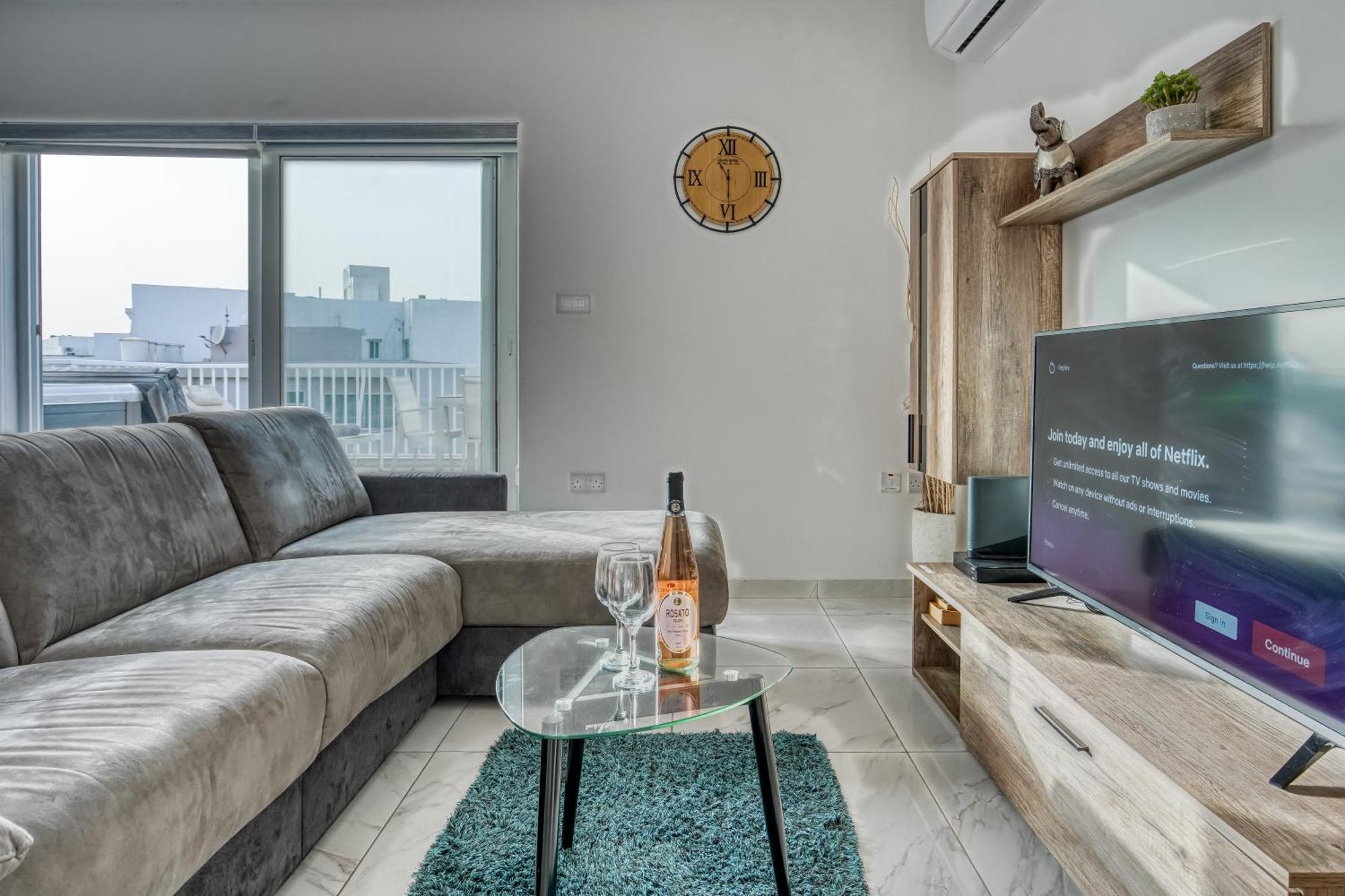 Appartamento Poseidon Court Penthouse Superior St. Paul's Bay Esterno foto