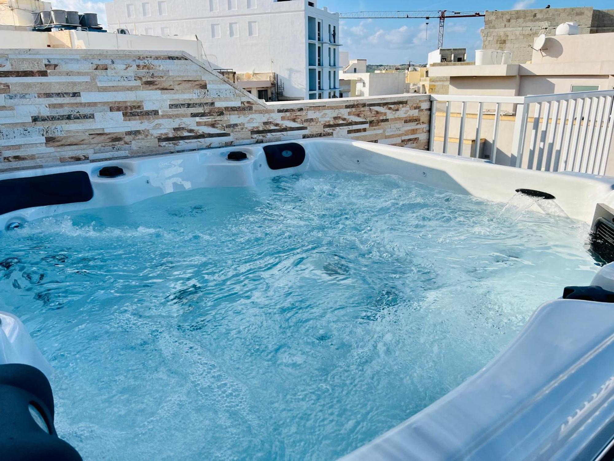 Appartamento Poseidon Court Penthouse Superior St. Paul's Bay Esterno foto